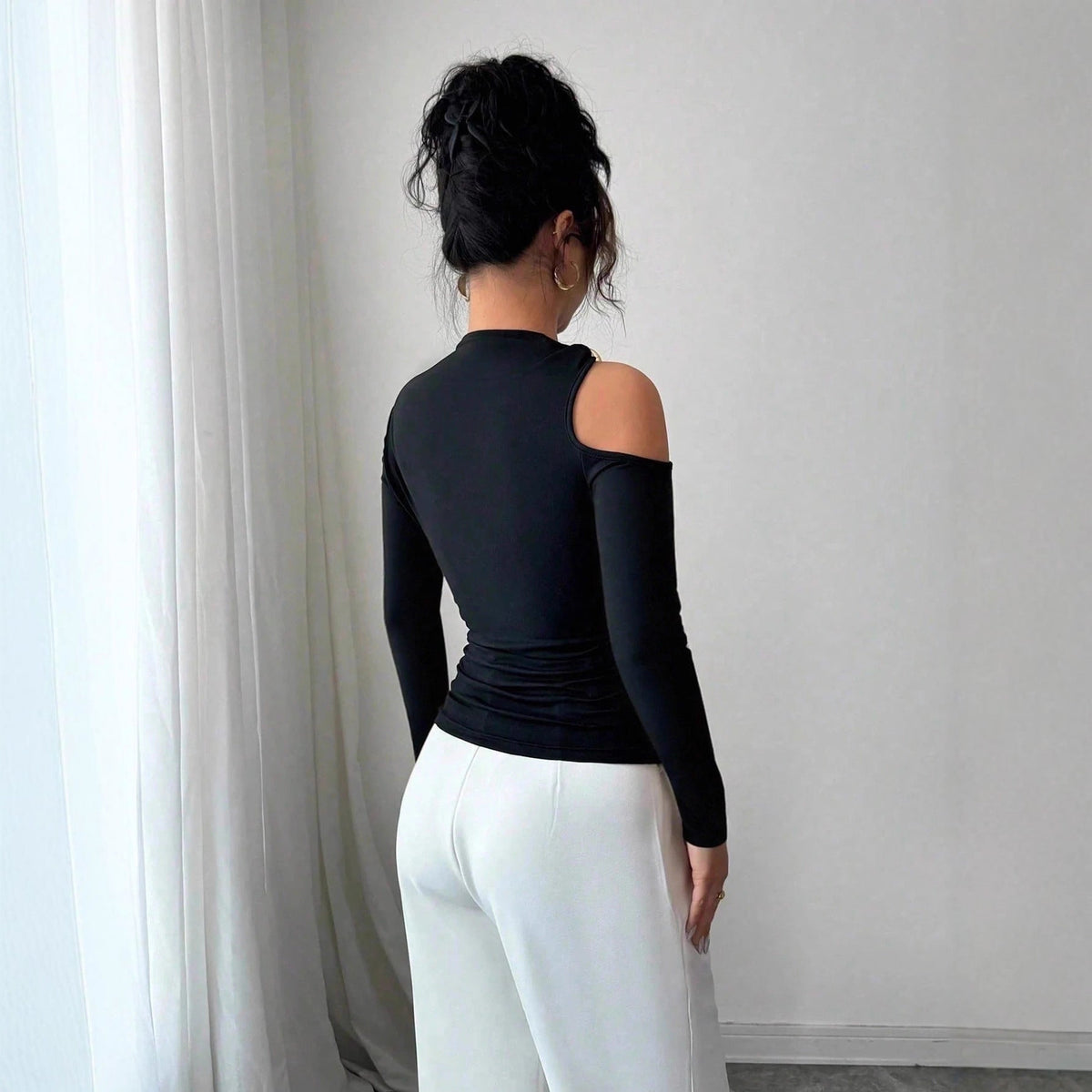 Haut Asymétrique avec Broche "Aura"